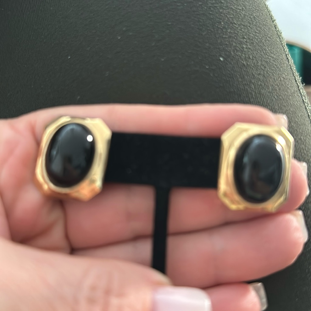 14 Kt Gold Onyx Earrings
